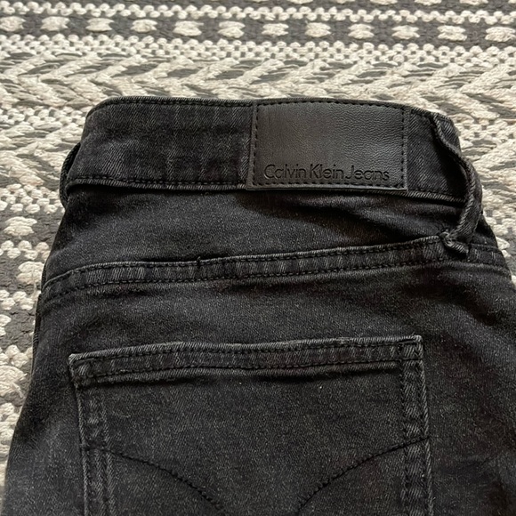 CALVIN KLEIN JEANS 4x32 Straight Skinny Ripped Washed Effect - Picture 2 of 11